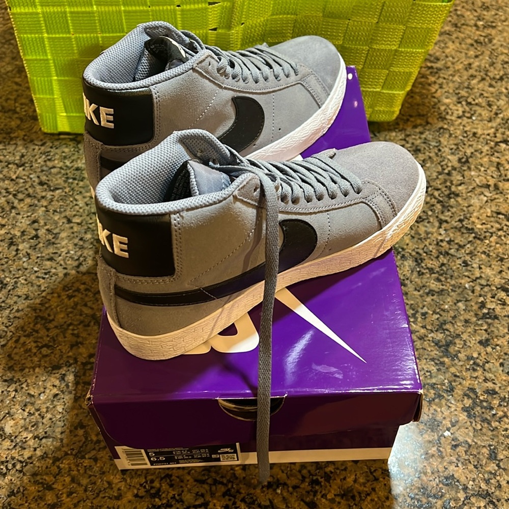 Nike SB Zoom Blazer Mid 
Ashen slate/black-white
Men’s 5
Woman’s 6.5
